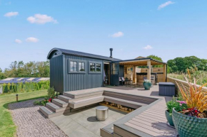 Luxury Cabin with Hot Tub, In Green Fields Ltd Ponteland, Northumberland